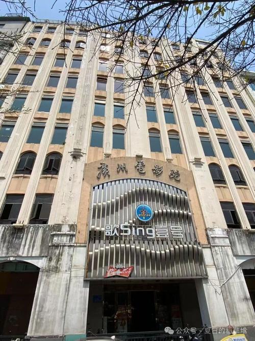 艹黑丝在线观看的相关介绍