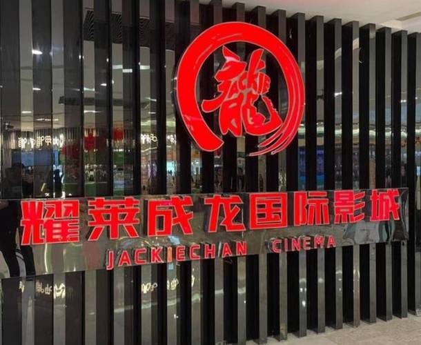一边亲吻一边摸的相关介绍
