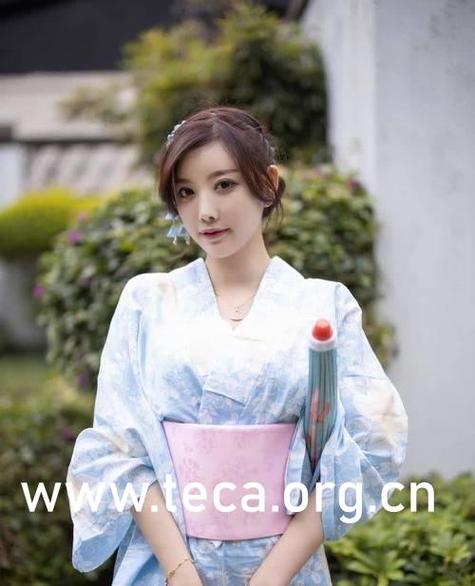 一边亲一边摸一边做爽爽的相关介绍