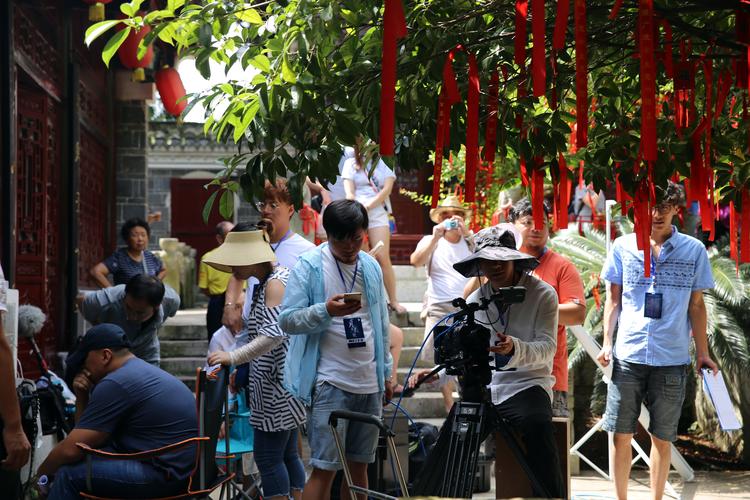 黑丝亚洲av的相关介绍