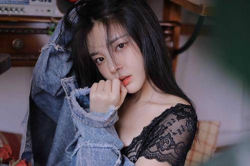 操了美女老师的相关介绍