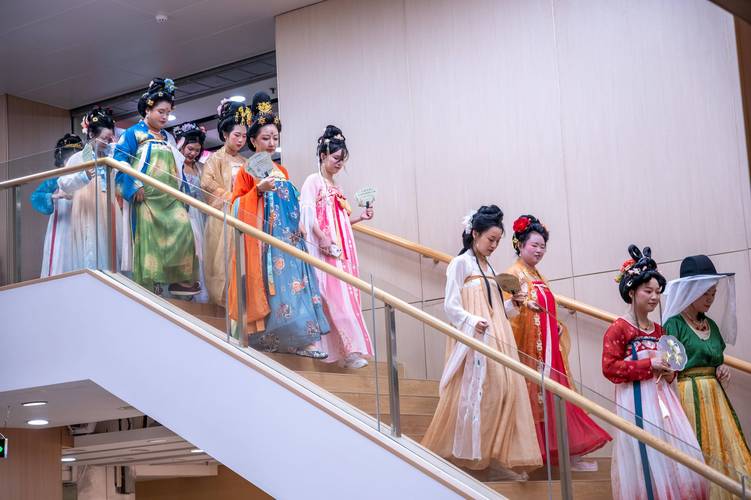 亚洲美女少妇的相关介绍