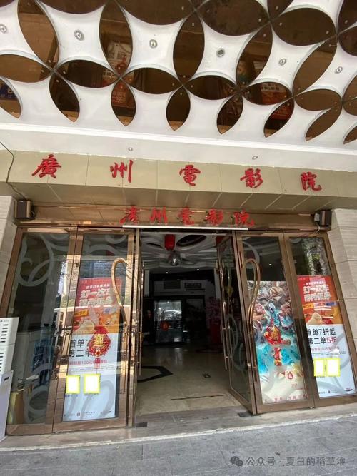 男人爆操女人舔乳av的相关介绍