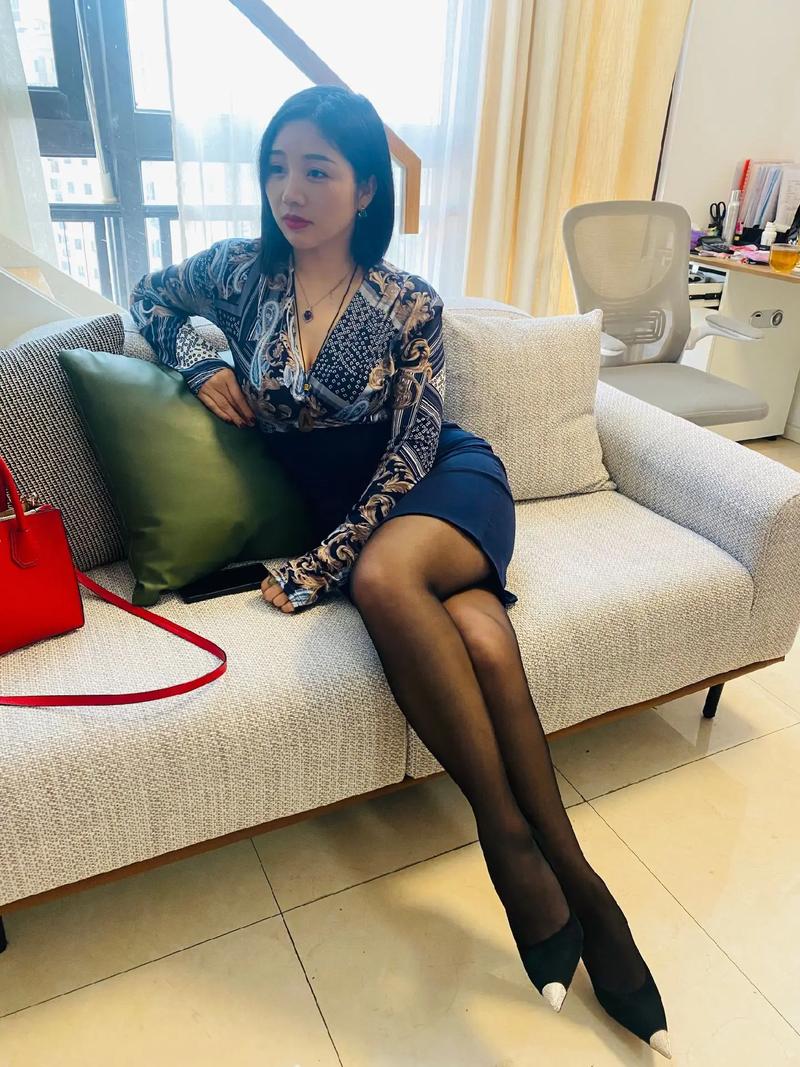 我操了我的美女老师的相关介绍