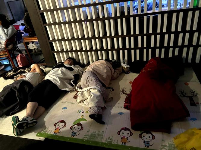 亚洲男人天堂久久久久的相关介绍