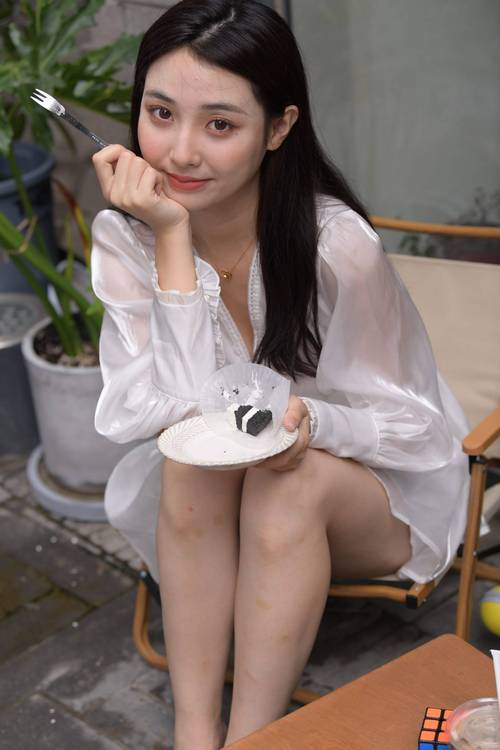 操大奶子美女老师的相关介绍