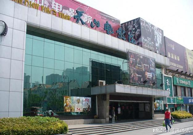 超碰搭讪欲求不满美少妇伊人的相关介绍