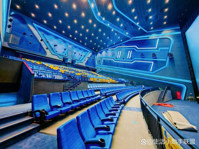 操哭老师陆远的相关介绍