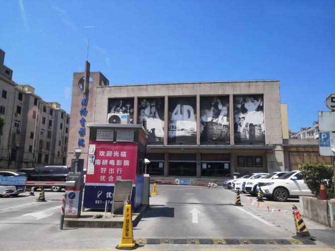 搭讪熟女中出的相关介绍