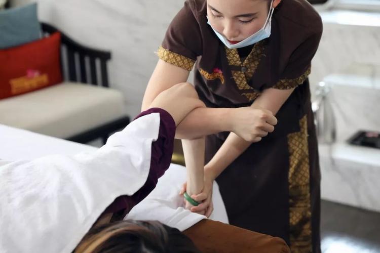 爆操极品美女老师的相关介绍