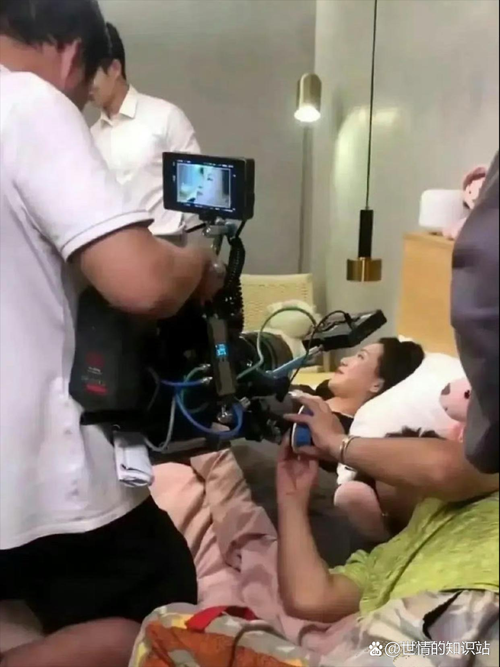 操她射她影院的相关介绍