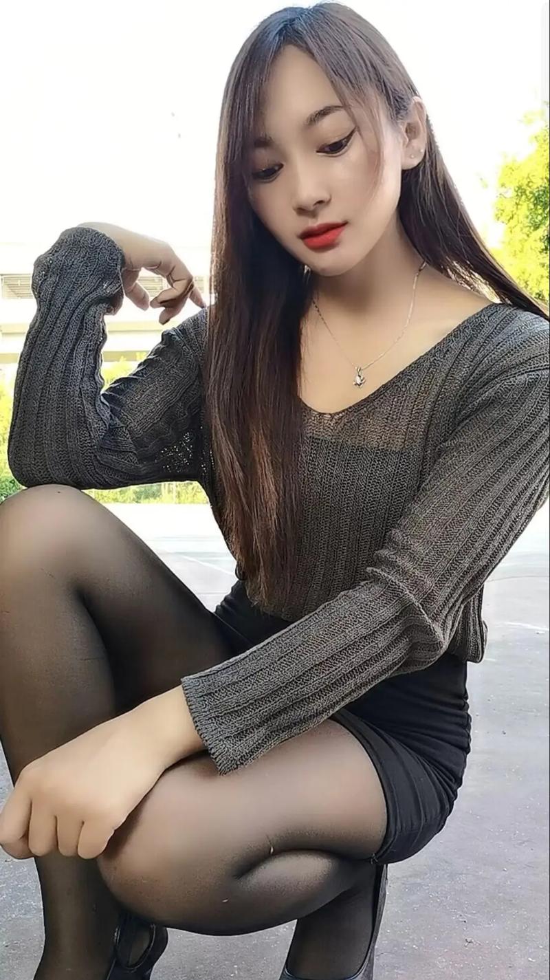 操哭美女姐姐的相关介绍